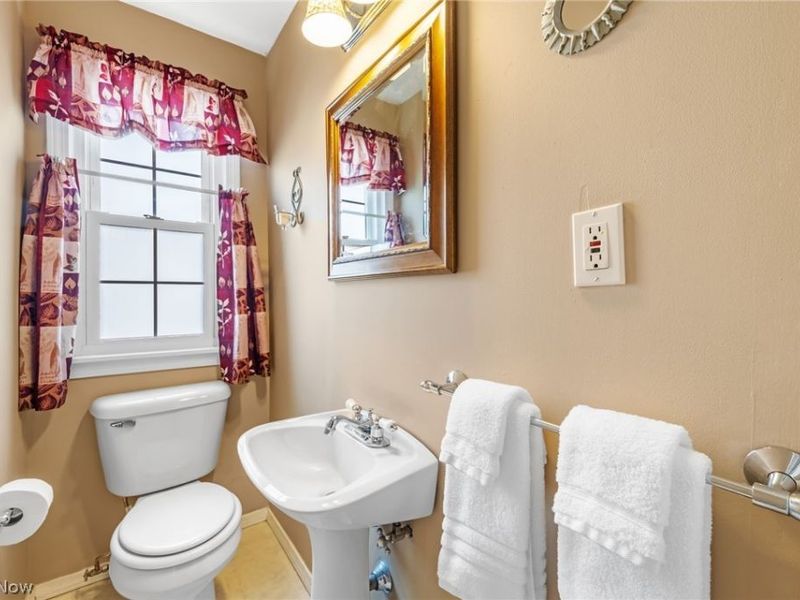 880 Markham Avenue , Cuyahoga Falls, OH 44221 Photo 15