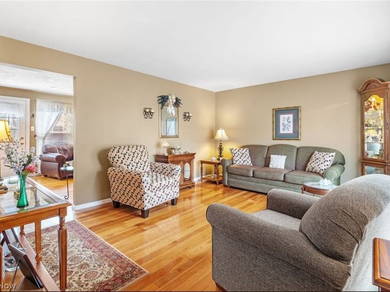 880 Markham Avenue , Cuyahoga Falls, OH 44221 Photo 3