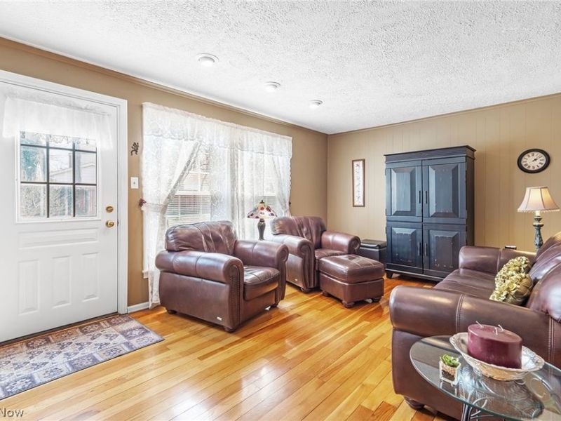 880 Markham Avenue , Cuyahoga Falls, OH 44221 Photo 4