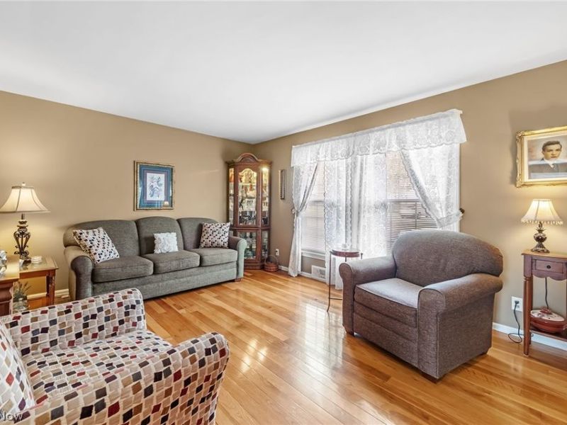 880 Markham Avenue , Cuyahoga Falls, OH 44221 Photo 9