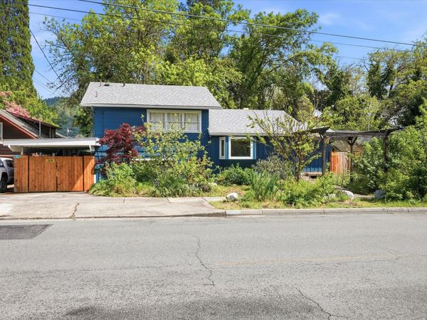 1335 NW Washington Boulevard, Grants Pass, OR 97526