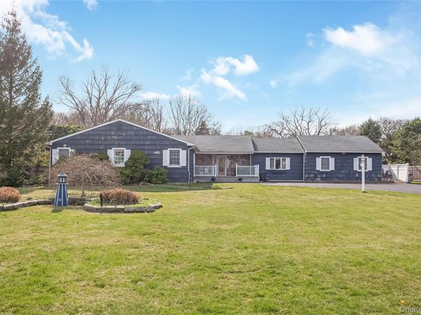 590 Lincoln Avenue , Sayville, NY 11782