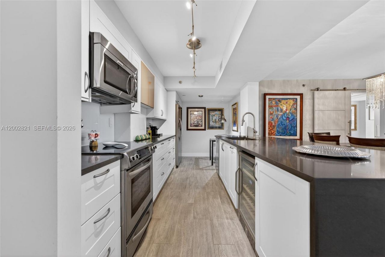 5757 Collins Ave, Unit 1104, Miami Beach, FL 33140 Photo