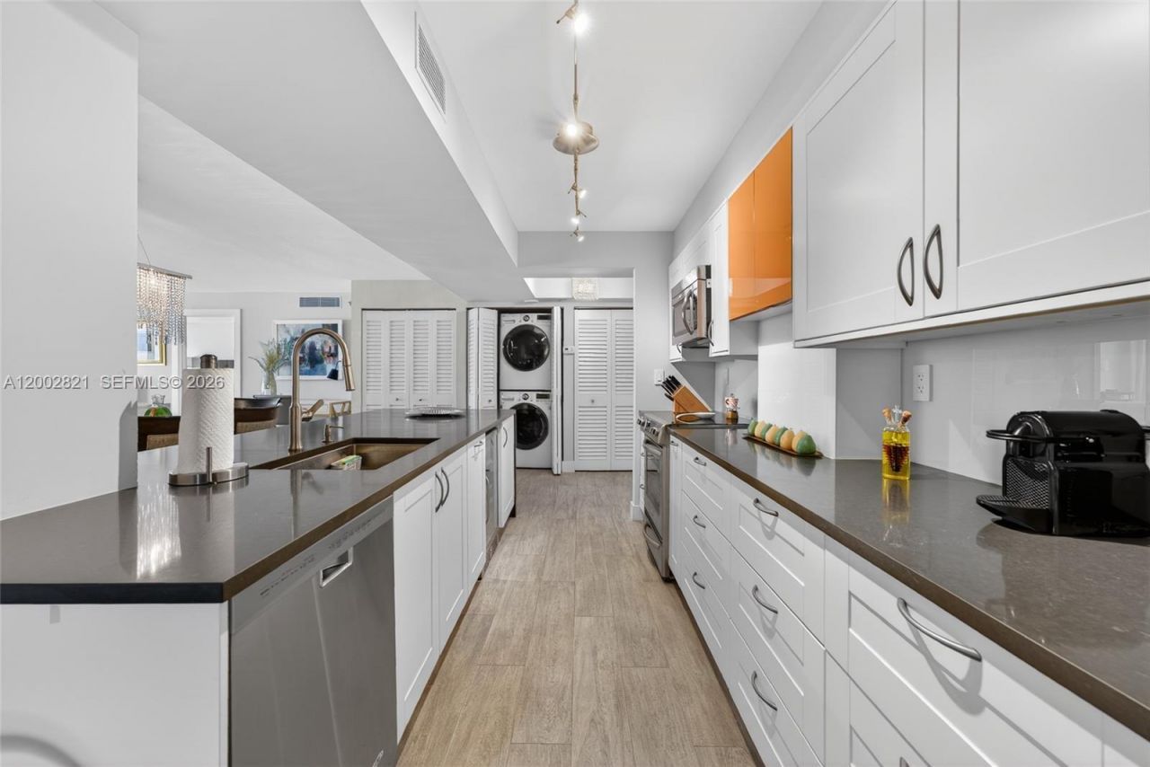 5757 Collins Ave, Unit 1104, Miami Beach, FL 33140 Photo