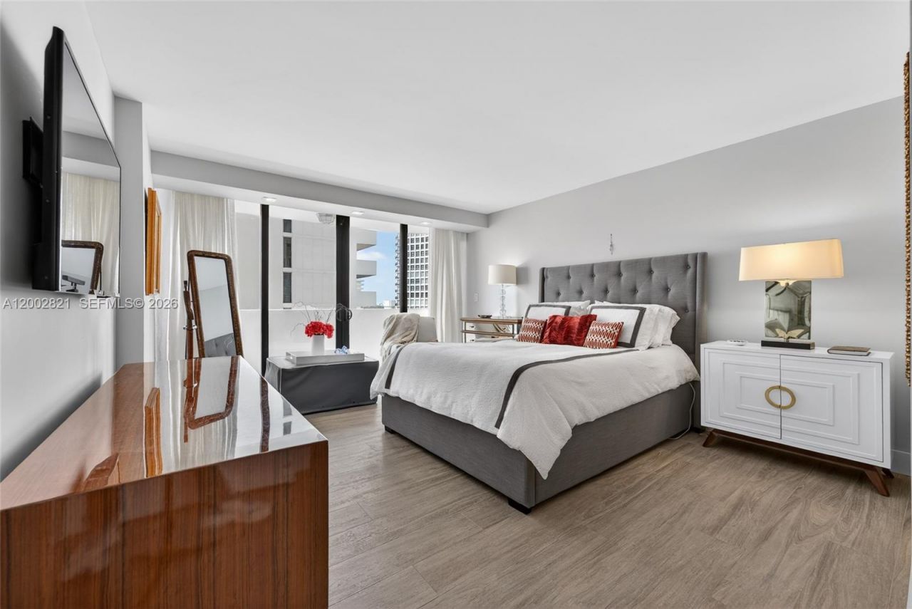 5757 Collins Ave, Unit 1104, Miami Beach, FL 33140 Photo