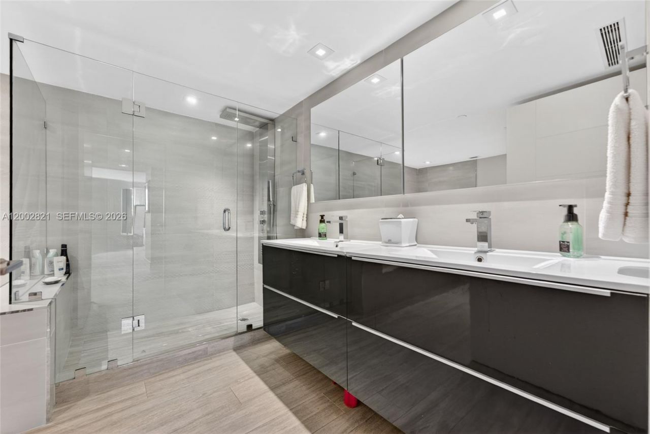 5757 Collins Ave, Unit 1104, Miami Beach, FL 33140 Photo