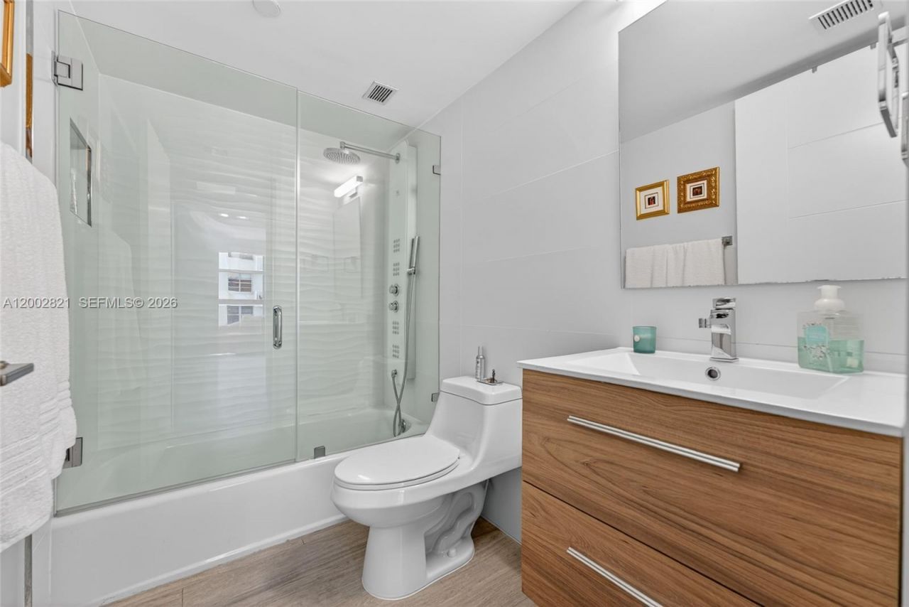 5757 Collins Ave, Unit 1104, Miami Beach, FL 33140 Photo