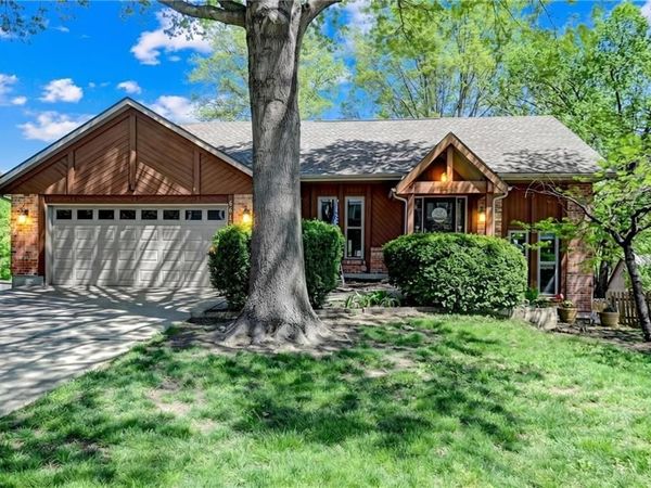 6513 Cottonwood Drive, Shawnee, KS 66216