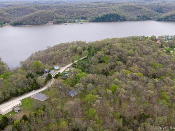 1318 Sagrada Road, Edwards, MO 65326