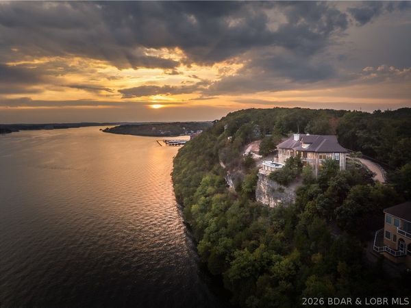 582 Cedar Crest Drive , Lake Ozark, MO 65049