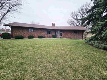 702 W maple Street, Sutton, NE 68979