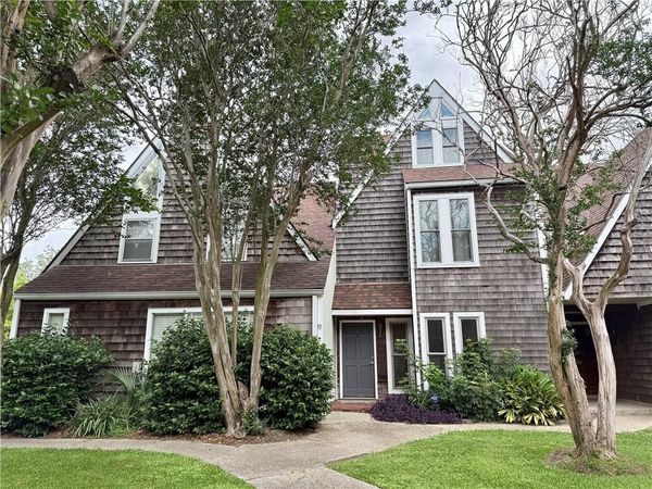 9 SPINNAKER Lane, New Orleans, LA 70124