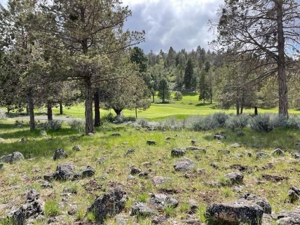 758 Kestrel Road, Klamath Falls, OR 97601