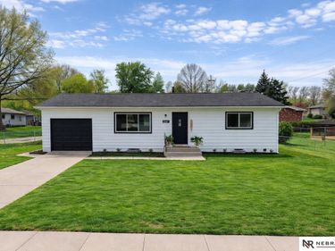 8107 Beechwood Drive, Lincoln, NE 68510