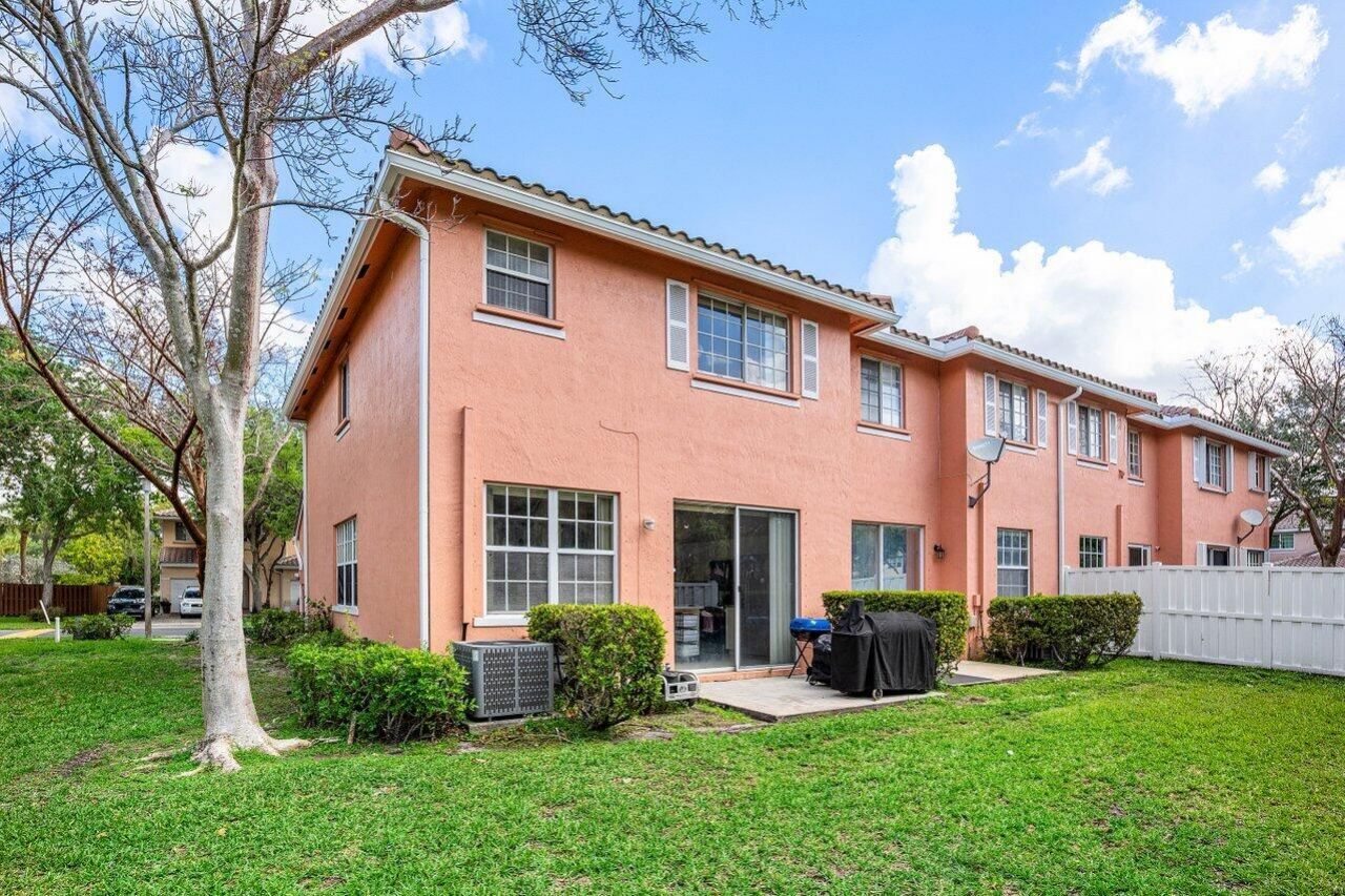 9090 NW 40th Place, Sunrise, FL 33351 Photo