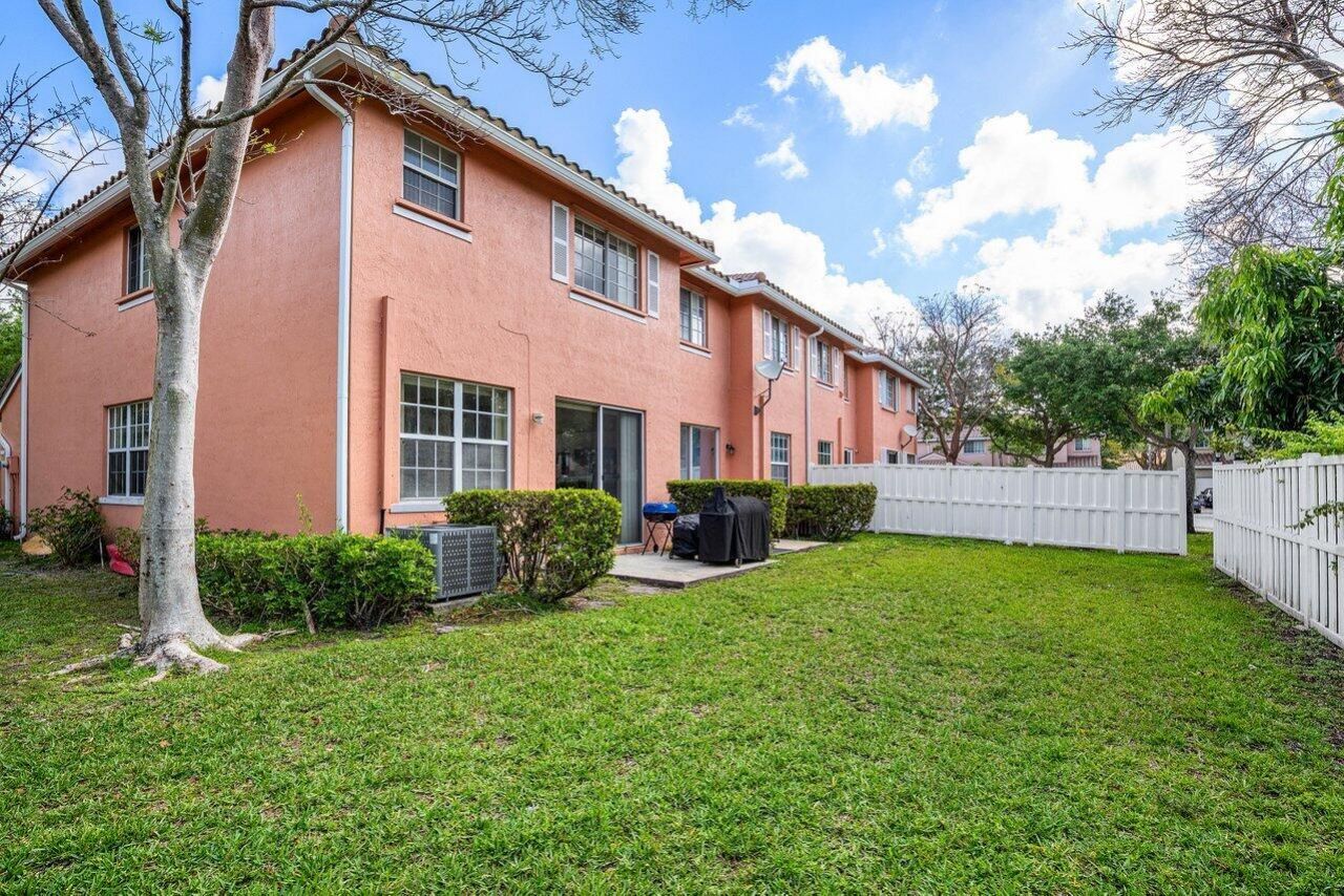 9090 NW 40th Place, Sunrise, FL 33351 Photo