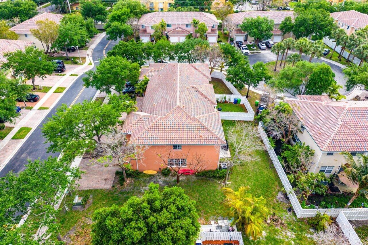 9090 NW 40th Place, Sunrise, FL 33351 Photo