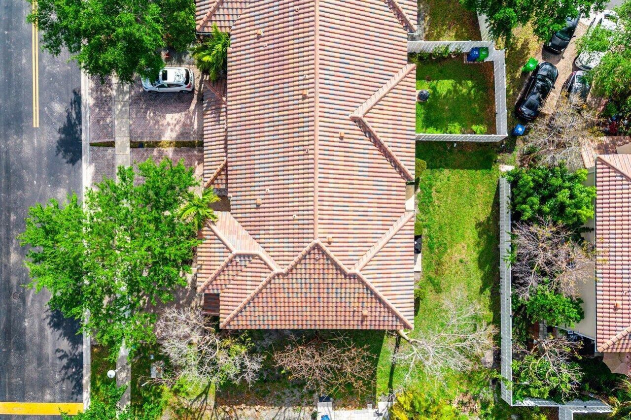 9090 NW 40th Place, Sunrise, FL 33351 Photo