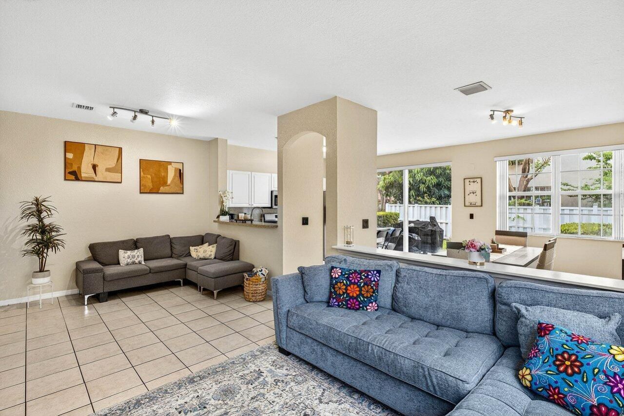 9090 NW 40th Place, Sunrise, FL 33351 Photo