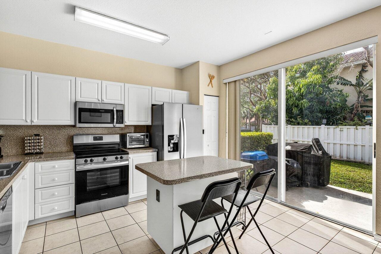 9090 NW 40th Place, Sunrise, FL 33351 Photo