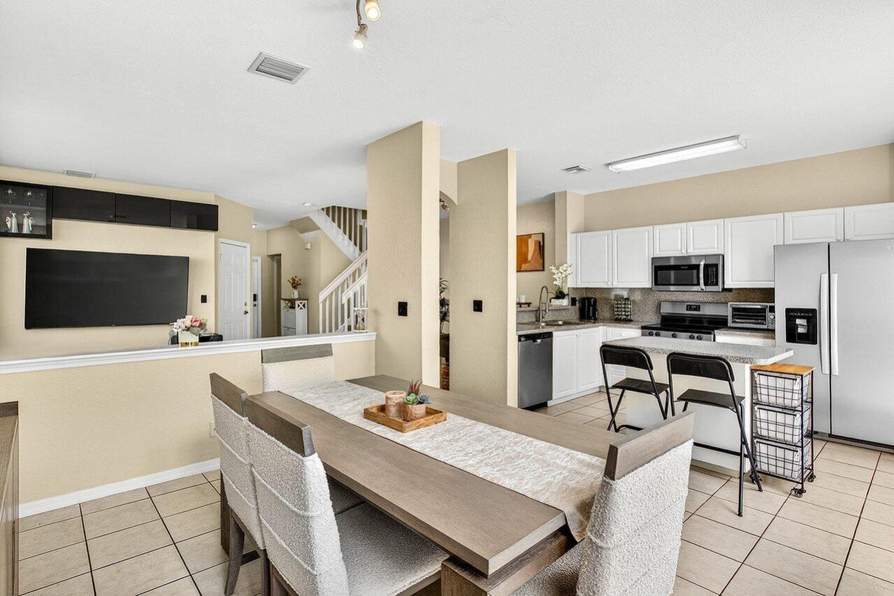 9090 NW 40th Place, Sunrise, FL 33351 Photo