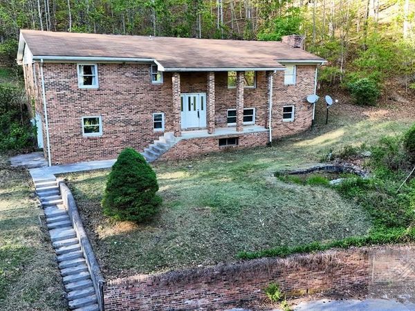 194 Naples Ln., Bluefield, WV 24701