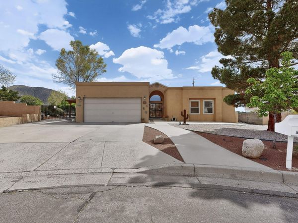 828 Rio Arriba Avenue SE, Albuquerque, NM 87123