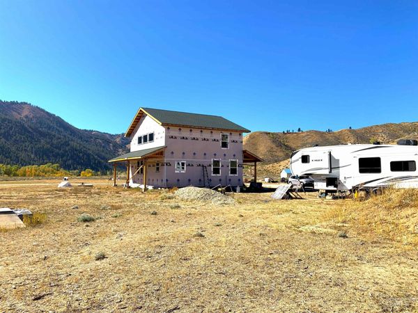 5050 E Baumgartner Rd, Featherville, ID 83647