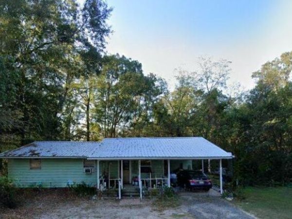 395 E Brock Avenue, Bonifay, FL 32425