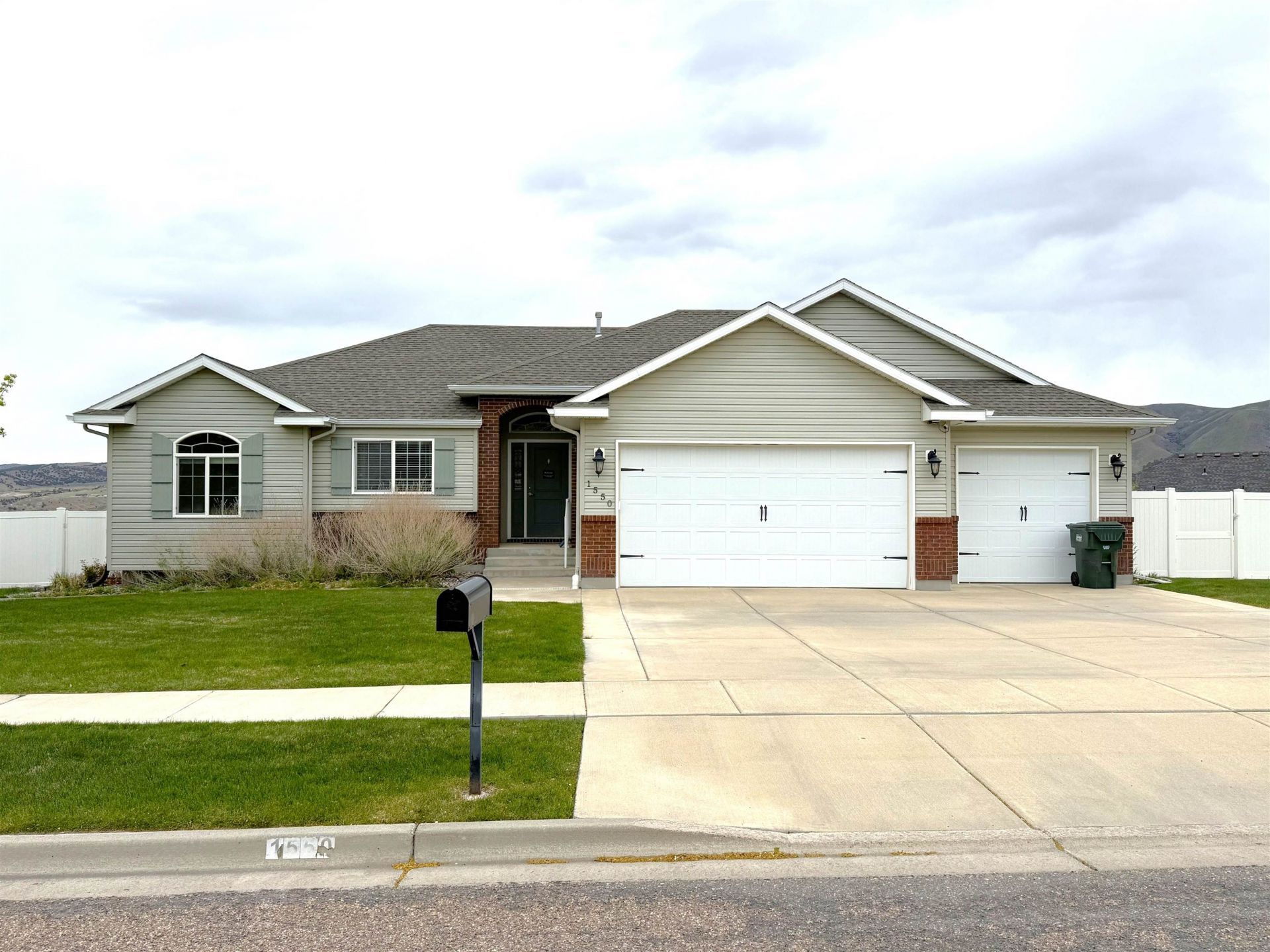 1550 Mountain Shadow Dr, Pocatello, ID 83204 Main Photo