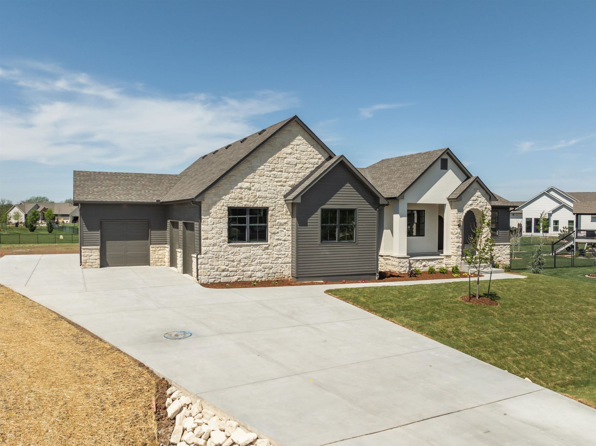 2013 N Clearstone St, Goddard, KS 67052 Main Photo