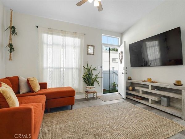 8250 Lankershim Boulevard, Unit 122, North Hollywood, CA 91605