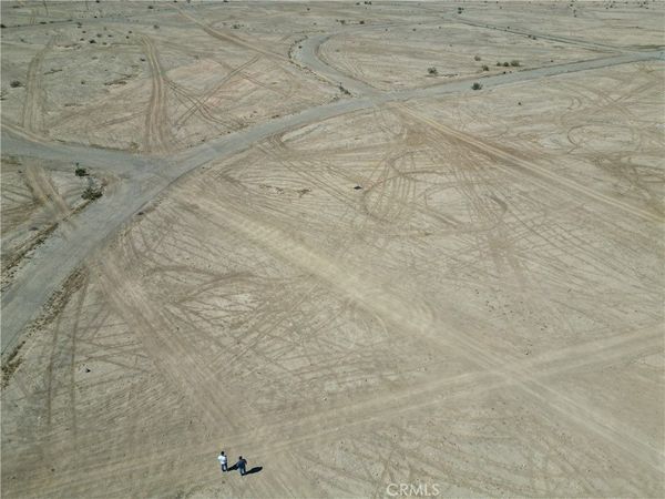 2086 Loop Drive, Thermal, CA 92274