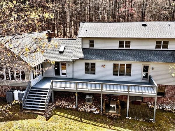 472 HORSESHOE MOUNTAIN RD, Roseland, VA 22967