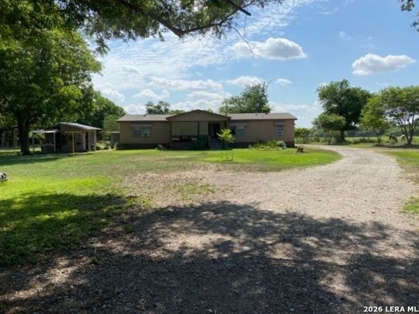 10280 Obrien, Atascosa, TX 78002