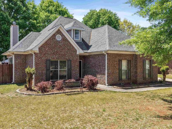 657 BARKLEY CIRCLE, ALABASTER, AL 35007
