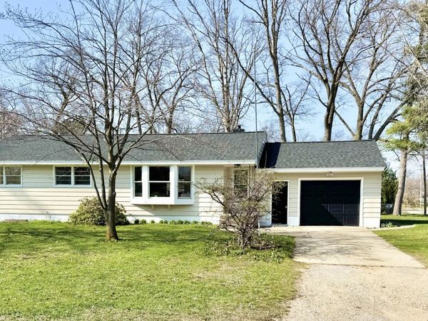 1786 Oak Park Drive, Muskegon, MI 49442