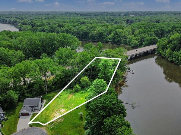673 S Cygnet Lake Drive, Benton Harbor, MI 49022