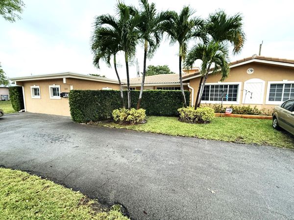 551 SE 15th Street, Unit W, Pompano Beach, FL 33062