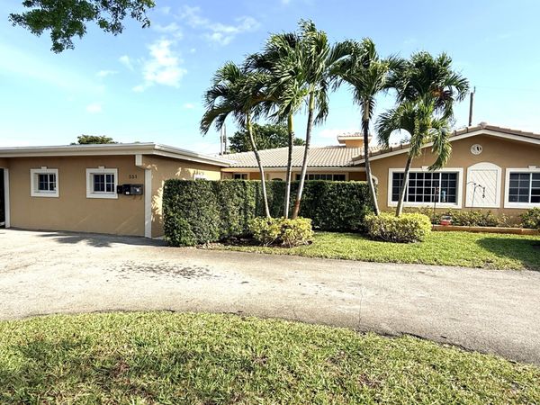 551 SE 15th Street, Unit W, Pompano Beach, FL 33062