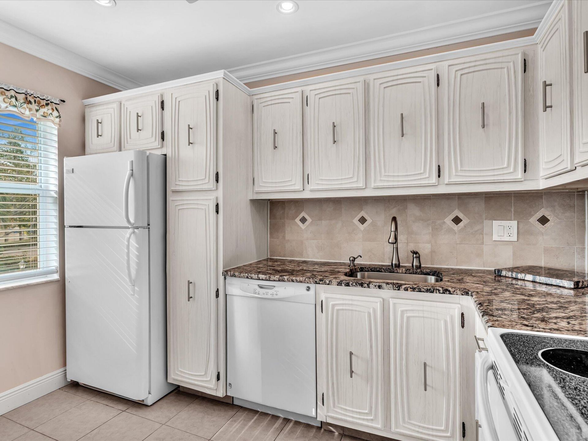 33 Colonial Club Drive, Unit 203, Boynton Beach, FL 33435 Photo