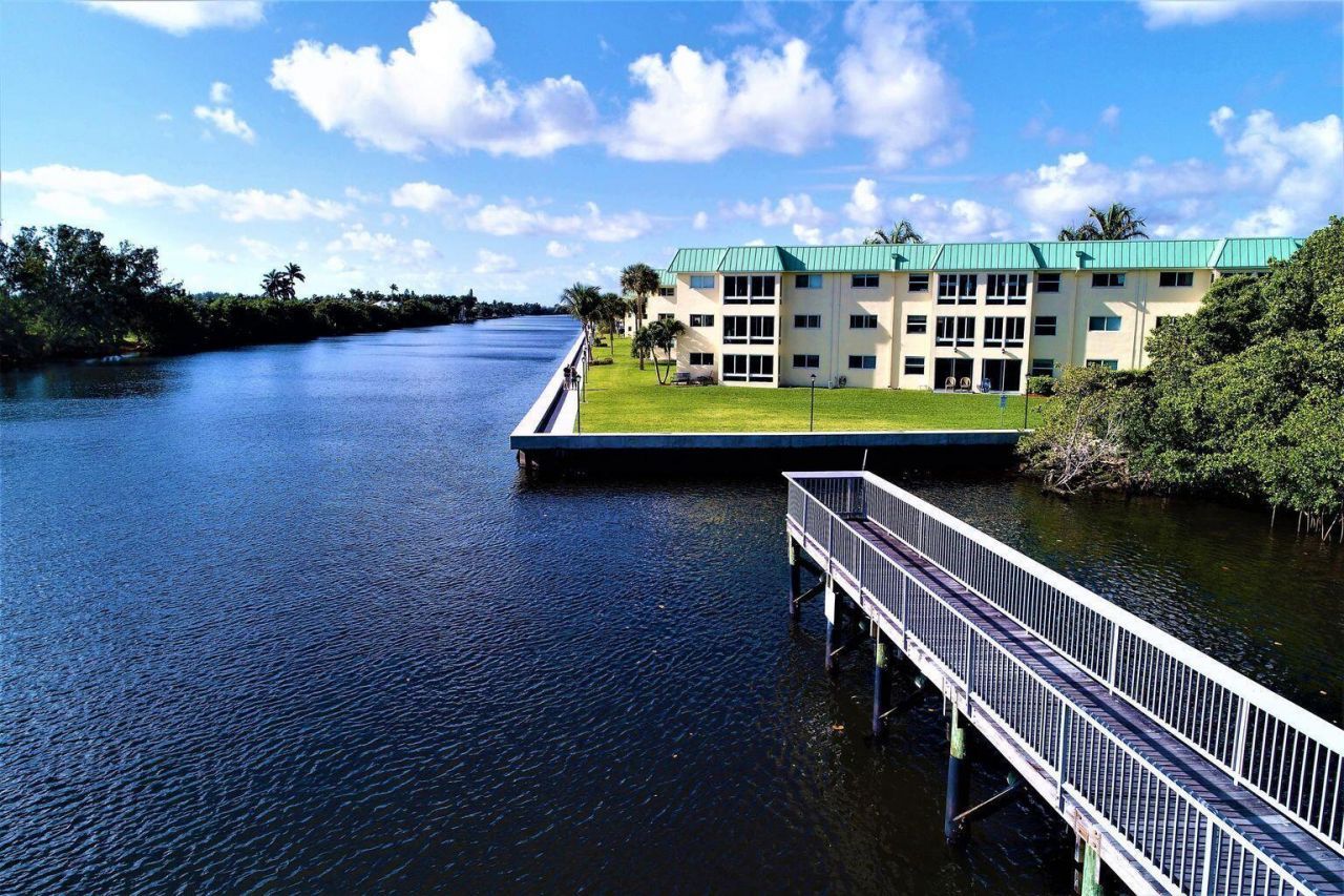 9 Colonial Club Drive, Unit 202, Boynton Beach, FL 33435 Photo