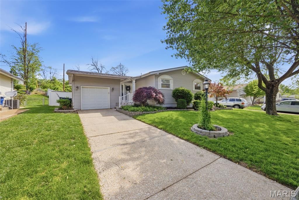 509 Aqua Ridge Drive , Saint Louis, MO 63129 Main Photo