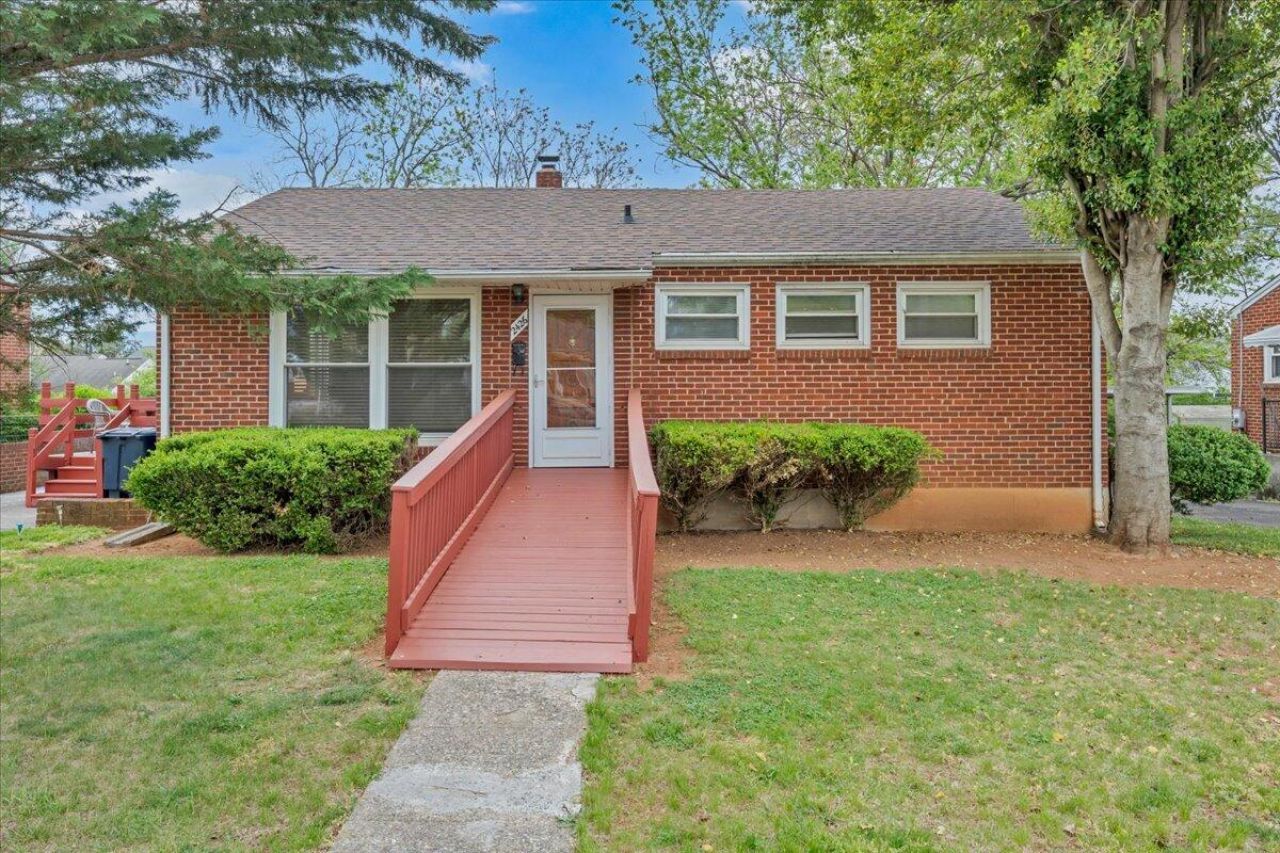 2426 Durham St Nw, Roanoke, VA 24012 Main Photo
