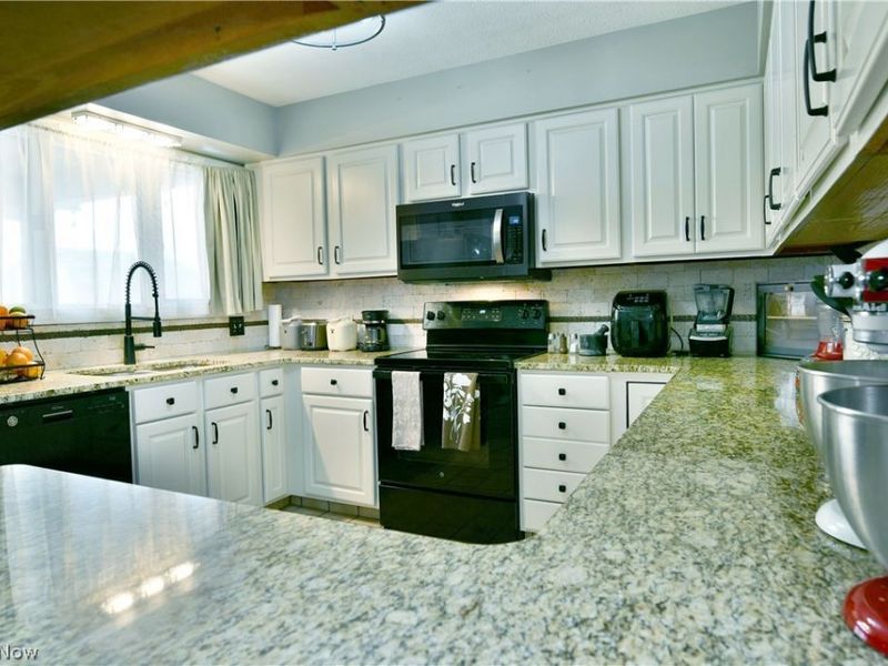 525 Sycamore Trail, Cortland, OH 44410 Photo 10