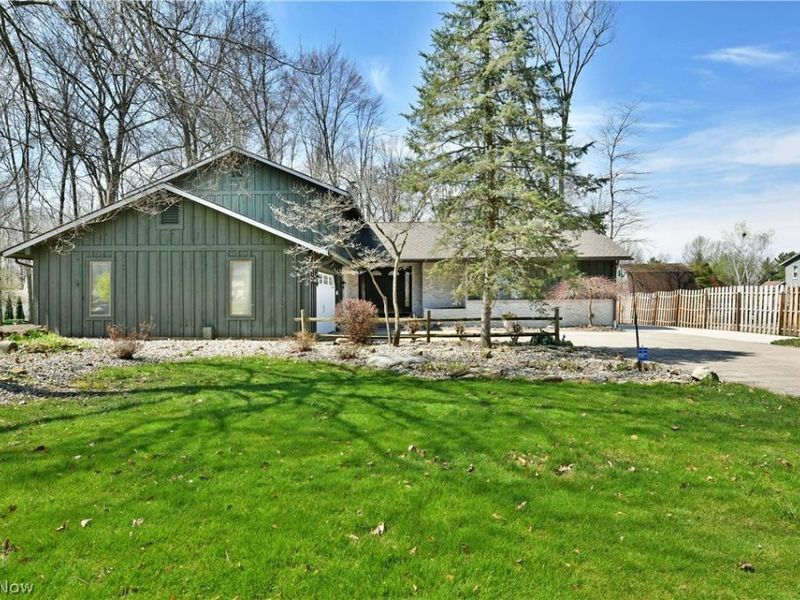 525 Sycamore Trail, Cortland, OH 44410 Photo 3