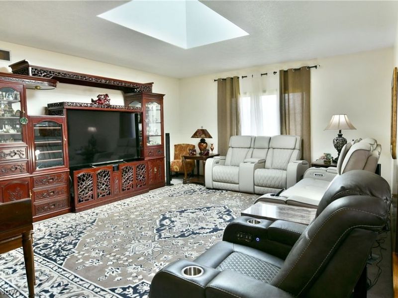 525 Sycamore Trail, Cortland, OH 44410 Photo 4