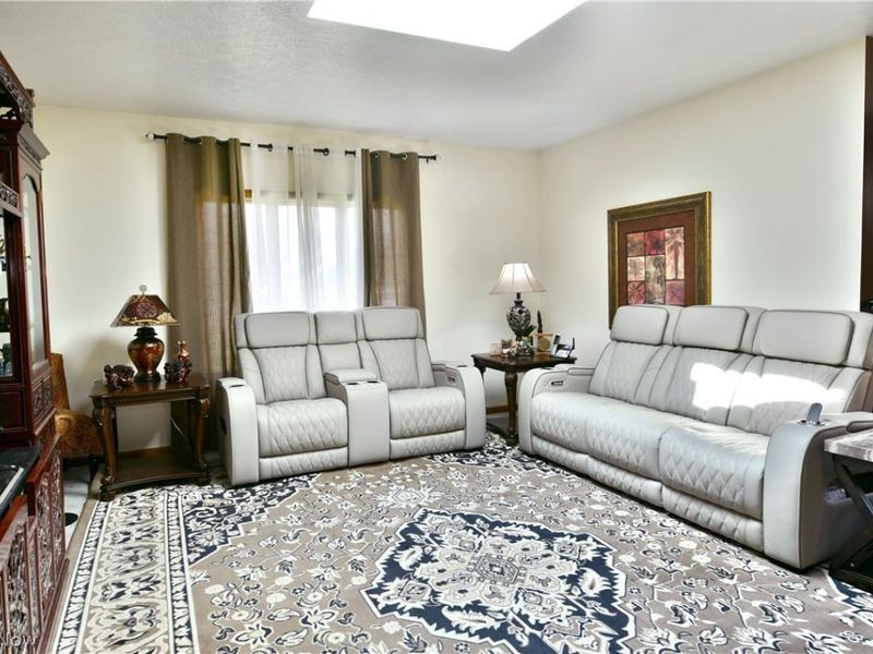 525 Sycamore Trail, Cortland, OH 44410 Photo 5