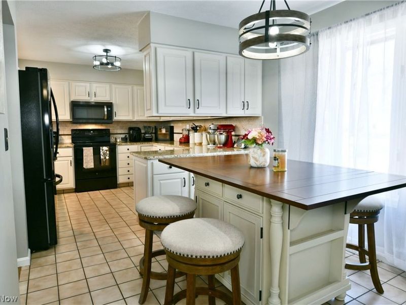 525 Sycamore Trail, Cortland, OH 44410 Photo 7