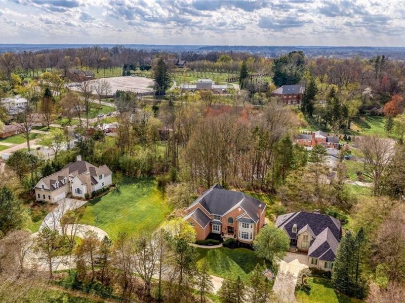 834 Eaton Park Lane, Akron, OH 44303 Photo 2